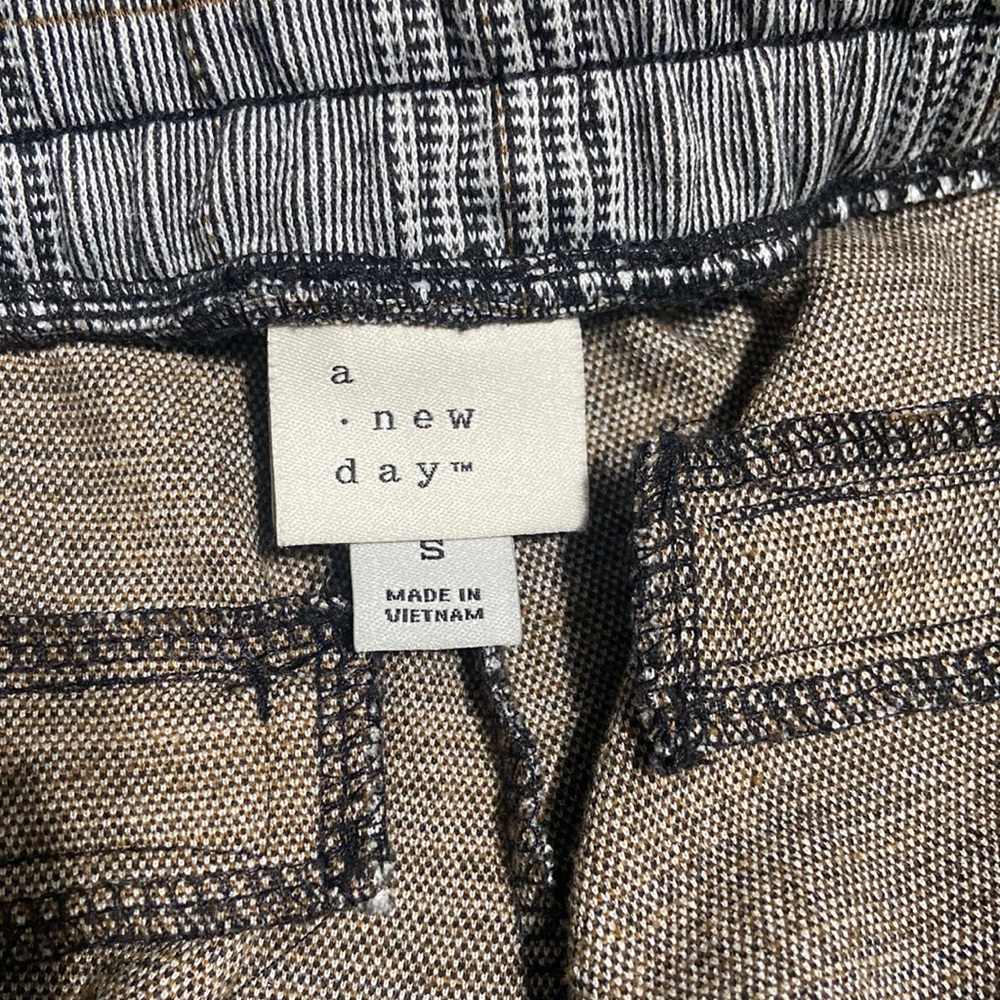 A New Day Women’s High-Rise Regular Tapered Ankle Knit Pants, Gray/Black Plaid - Picture 4 of 5